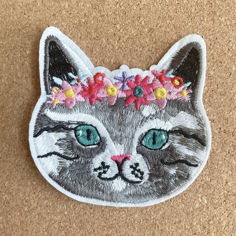 【1枚】花冠ネコちゃん 猫 アイロンワッペン ミニワッペン  刺繍ワッペン