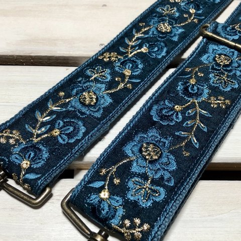 50mm太幅・斜め掛けショルダーストラップ★デニムブルーベルト+藍色のシャンタン風生地に同系色といぶし銀の花刺繍の極太ストラップ★インド刺繍