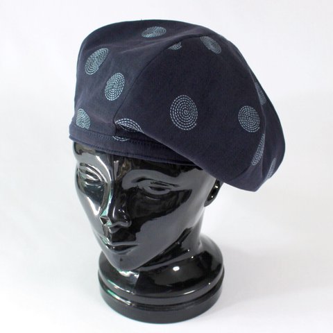 渦巻き刺繍のベレー帽 (ブルー)