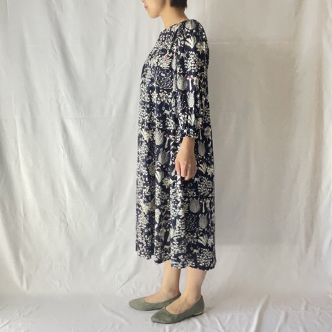 リバティYoshie(ヨシエ)生地使用ママ楽ワンピ👗ネイビー🌹カットソー素材ママに嬉しいゆったりAライン7分袖🌸🌼ﾋﾄﾉﾜ