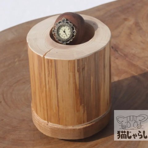 小さくても存在感あり！　ミニ木球時計②　ウォールナットの木球を使ってミニ時計を作りました！　ヒノキの丸太で使ったディスプレイ台とのセットです！