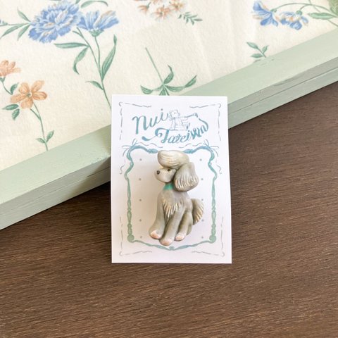 【Gray】Sitting poodle brooch