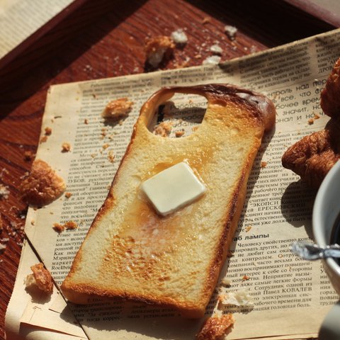 二ヵ月待ち〈iPhone12ProMaxスマホケース〉妖精のバタートースト