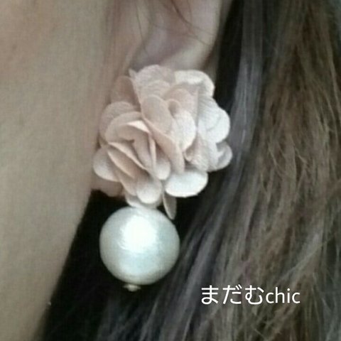 Pale Pink Flower and Cotton Pearl Earring