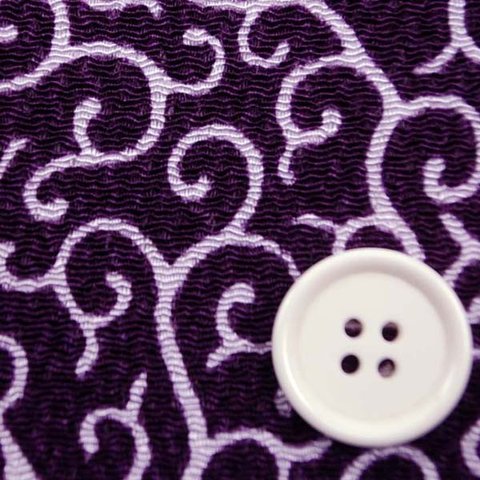 レーヨンちりめん　日本の伝統柄　唐草　紫色 　【ハンドメイドのための小さな布】　0643-89
