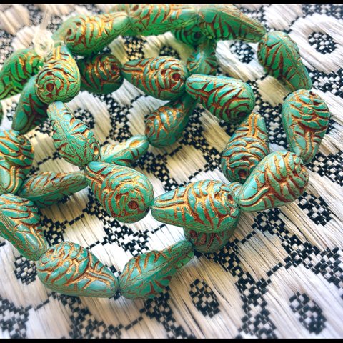 再入荷！光る【2コセット】JIRI＊IVANA #czech beads#チェコビーズ　rose 17✖️12㎜　mint