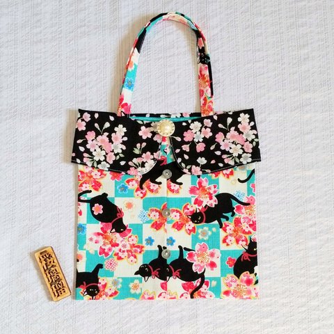 受注生産☆和柄の襟つきバッグ　桜と遊ぶ猫に咲く桜(水色)