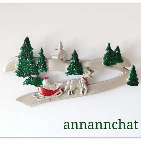 【クリスマス　の　風景　モミの木　教会　サンタ　そり　エナメル　ブローチ】モミの木アンティックシルバー  