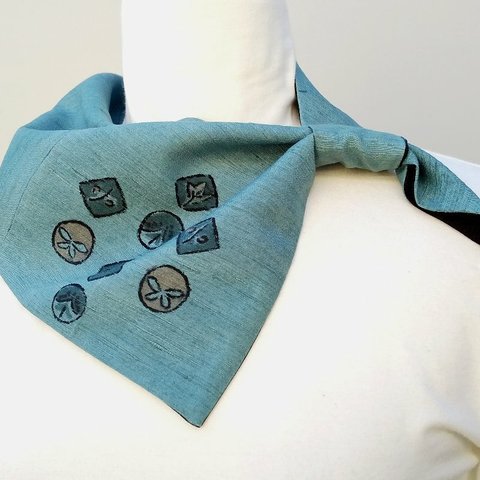 アイディアスカーフ 着物リメイク 結び方簡単！ 藍色 丸模様 正絹 縮緬 シルク ビーズ付き