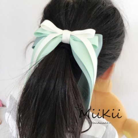 入学式、卒業式☆ カラフルなレイヤード　たらりんリボン🎀揺れるヘアゴム グリーン　(11カラー、留め具変更可能)