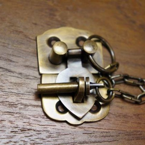 アンティーク調 ブラス チェーン付 ロックピン 真鍮製 レトロ 鍵