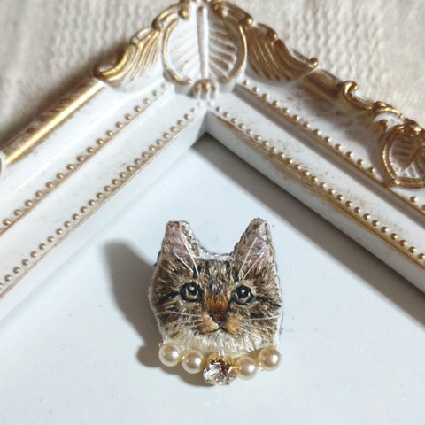 キジトラ猫の刺繍ブローチ　猫　刺繍　ブローチ