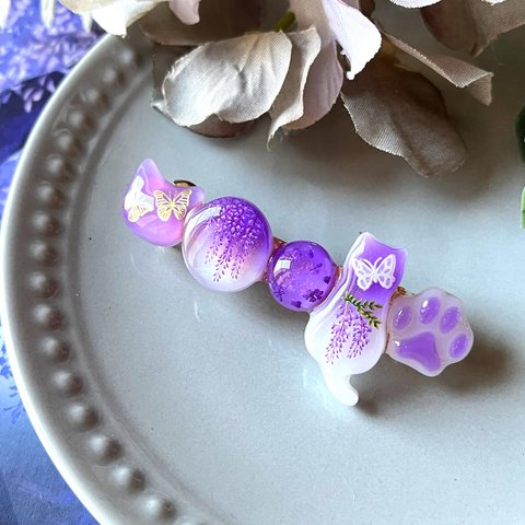 藤の花　猫のバレッタ　レジン　肉球　紫　パープル　ヘアアクセサリー　春　フラワー　蝶　