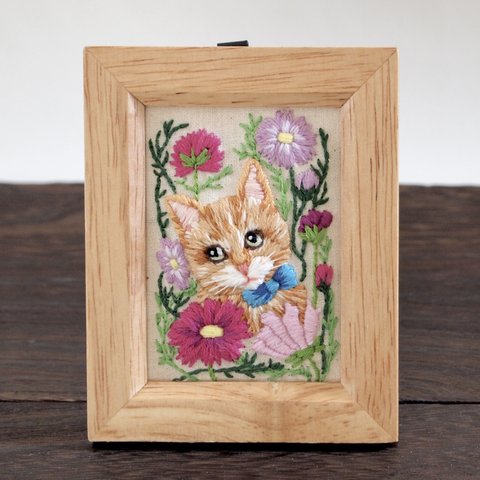 猫と花 手刺繍インテリア