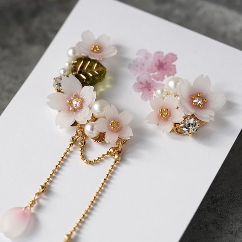 桜のイヤーカフとイヤリング（またはピアス）のセット