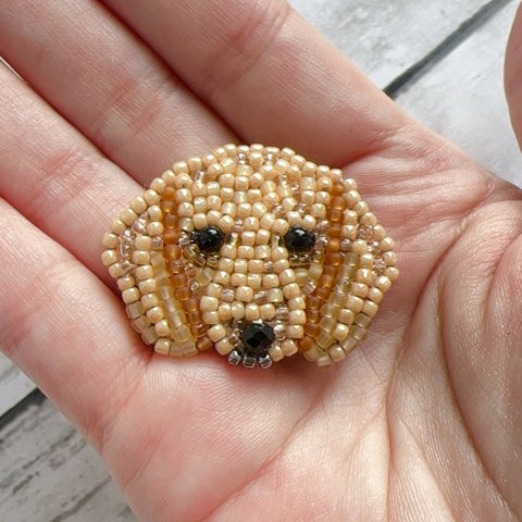 ビーズ　刺繍　ブローチ　ミニチュアダックスフント　犬　ハンドメイド　アクセサリー