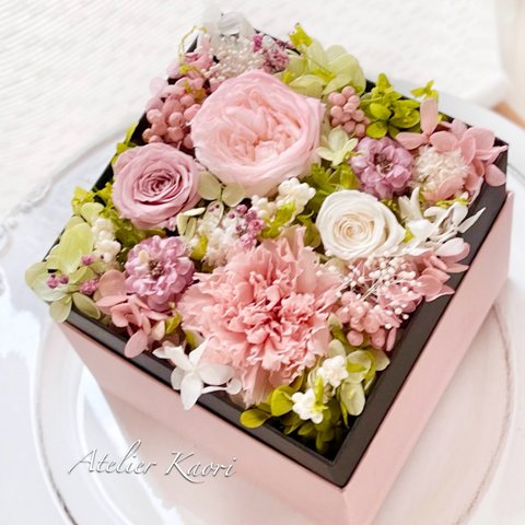 淡いピンクのフラワーBOX                                          結婚祝い  引越し祝い  退職祝い  フラワーアレンジ  還暦祝い  母の日