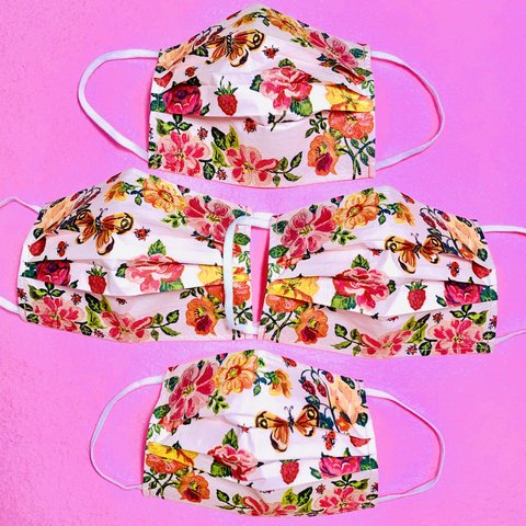 花と蝶マスク　4枚セット　レディースサイズ　ノーズワイヤー入り　使い捨て　送料無料　ピンク　かわいい　花柄　てんとう虫　蝶々　ちょう　チョウ　パステルピンク　ラブリー　花柄マスク　パステル　春マスク