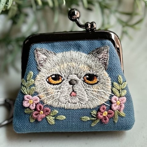 手刺繍小さながま口　ネコ　エキゾチックショートヘア