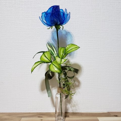 一輪の青い薔薇(アメリカンフラワー)