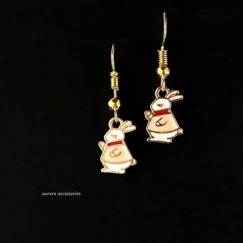 rabbit pierced earrings　うさぎ　ラビット　シンプル　カジュアル　小ぶり　小さめ　かわいい　ピンク　