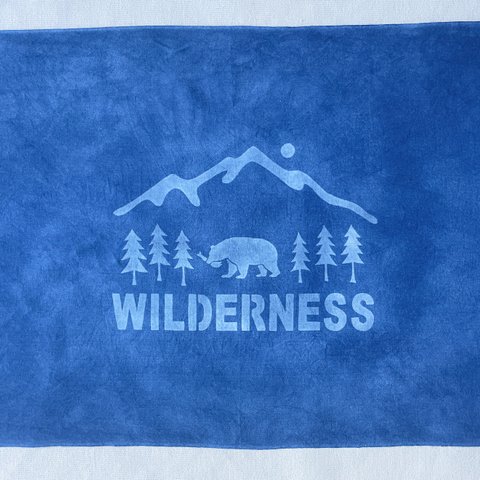 送料無料　WILDERNESS 藍染手ぬぐい　キャンプ　BBQ 絞り染め　熊　シロクマ