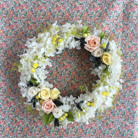 ｗｈｉｔｅ　ｆｌｏｗｅｒ　ｗｒｅａｔｈ＊プリザーブドフラワー＊ウェディング＊引越し祝い＊披露宴ウェルカムスペース＊新築祝い＊リース＊【ケース入り・ラッピング無料】