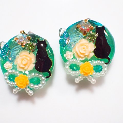 黒猫ちゃんのピアス イヤリング レジン 猫  緑 薔薇 ねこ ビジュー パール 蝶々 母の日