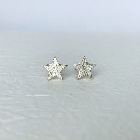 凛と輝く1つ星ピアス【star pierce(sv)】