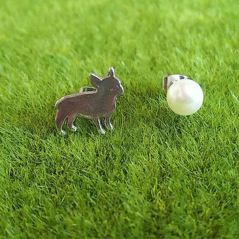 Dog フレンチブルドッグ 犬 右向きシルエット&パール アシメ ピアス シンプル♪大活躍 French Bulldog 