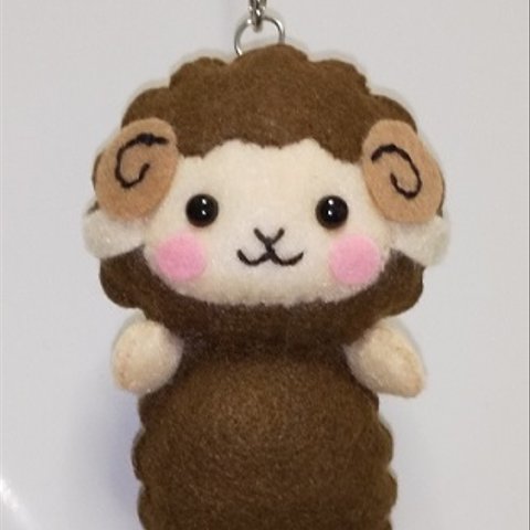 【完売】ハンドメイド　フェルト　動物さんのストラップ・ブローチ103　ヒツジさん２