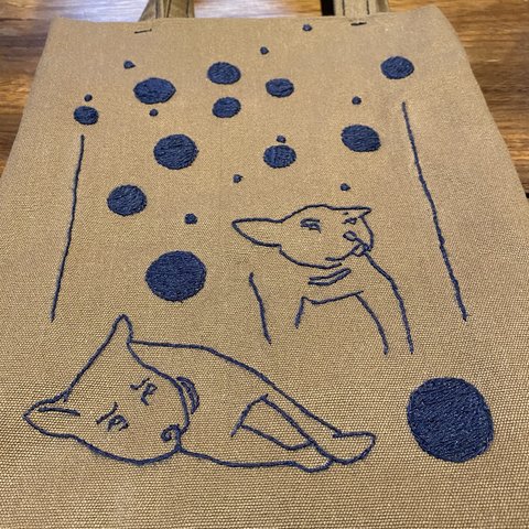 布バッグ　犬の刺繍