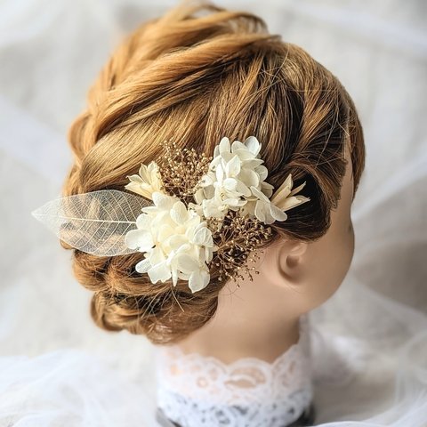 ホワイト×ゴールド　ウェディング 結婚式 成人式 ヘアアクセサリー 髪飾り 白無垢 ヘッドドレス 振袖 袴 卒業式 ドライフラワー