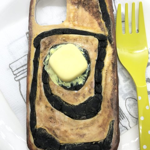 アン入り食パンiPhoneケース