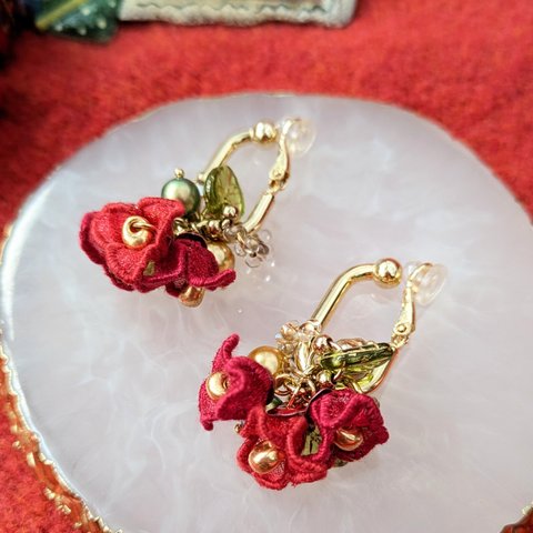 真っ赤なお花の耳飾り　Christmas limted color　イヤリング/ピアス