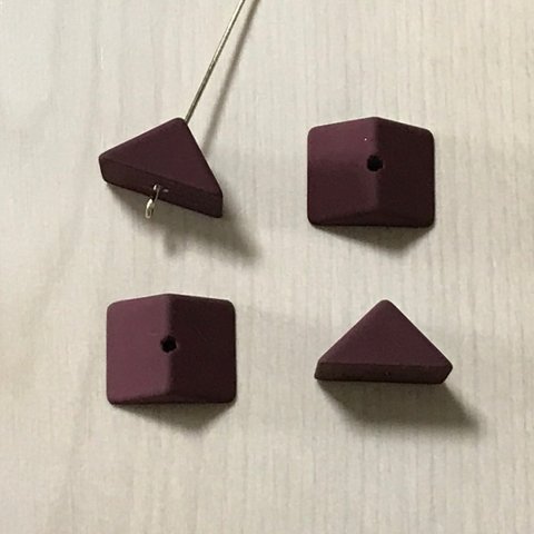 BORDEAUX MATTE RUBBER TRIANGLE BEADS