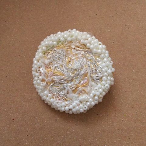 世界に１つだけの刺繍ブローチ