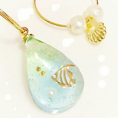 キラキラ熱帯魚✨しずく型イヤリング  送料込