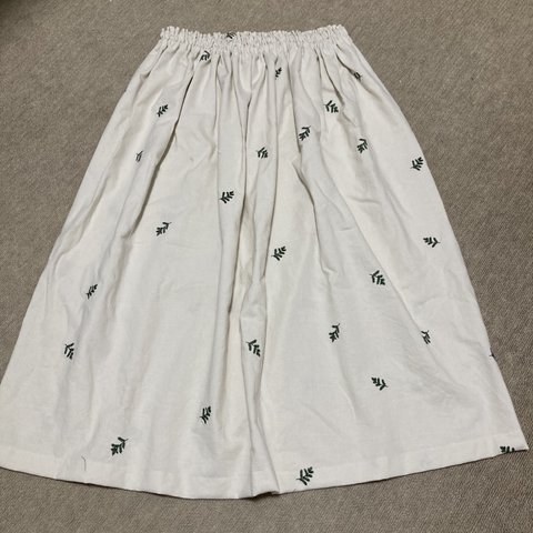 丈70cmのギャザースカート　アイボリー・リーフ刺繍