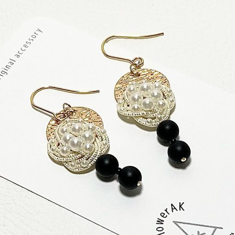 菜花結び White and frost onyx gold ピアス