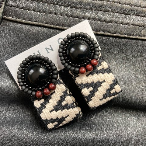 Blackビーズ刺繍×ギリシャブレードピアス・イヤリング