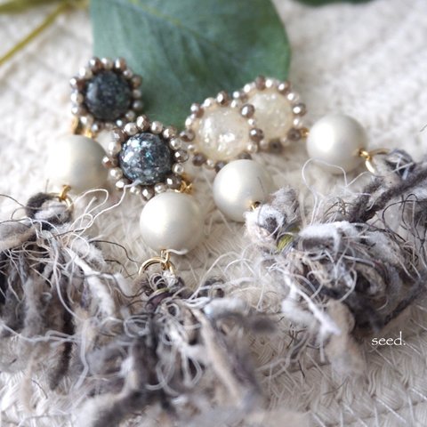 𖧷再販3𖧷 ビーズ刺繍のピアス〜moshamosha tassels〜