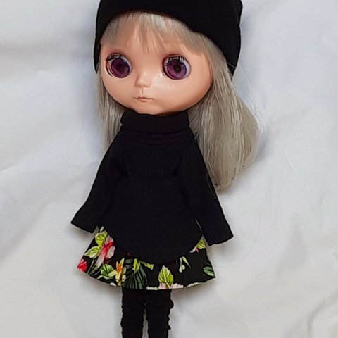 ブライスちゃん　プリーツスカート・シャツ　黒　服セット