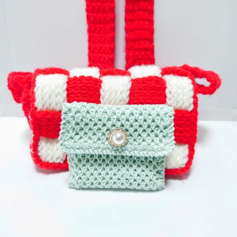 【かぎ針編み】編み物のミニショルダーバッグ&小ぶり財布セット【バッグ】【赤・白】