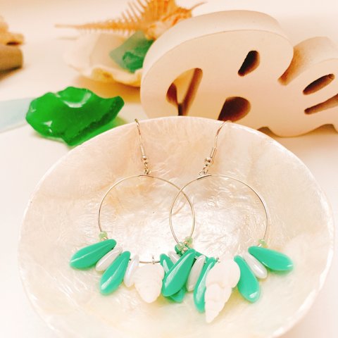 夏だ！海だ！貝殻がかわいいフープーピアス♪