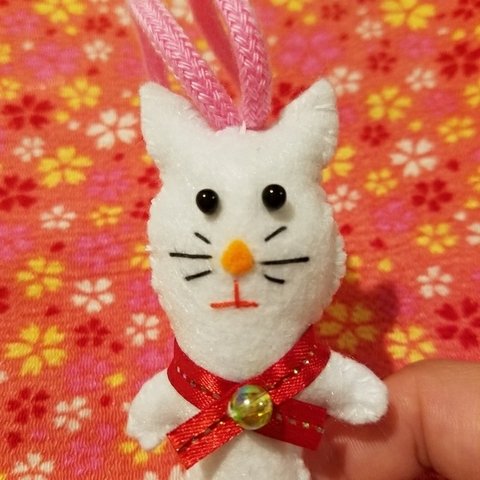 【にゃんこ】白猫チャーム(=^・ω・^=)ﾆｬﾝﾆｬﾝ♪