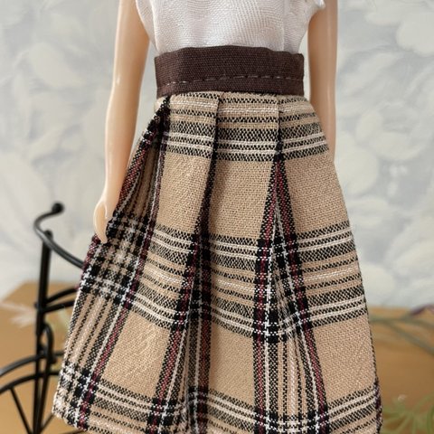 No.5580りかちゃんのチェック柄のスカート