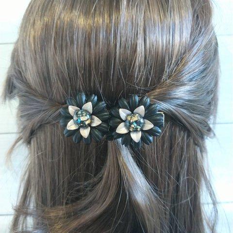 レザーフラワーヘアクリップ