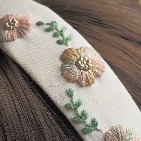 【痛くなりにくい】手刺繍 カチューシャ spring flower