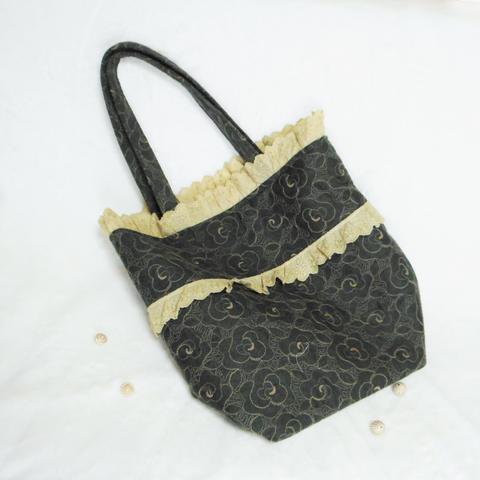 バラの刺繍のトートバッグ(グリーン系)